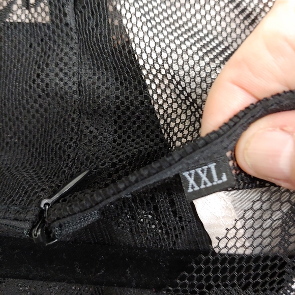 Beautiful lace dress - Picture 3 of 6